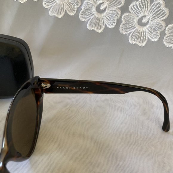 Ellen Tracy Sunglasses and case - Picture 2 of 4